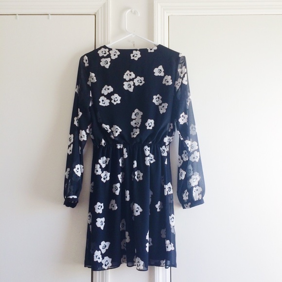Express Floral Long Sleeve Dress - Picture 4 of 6